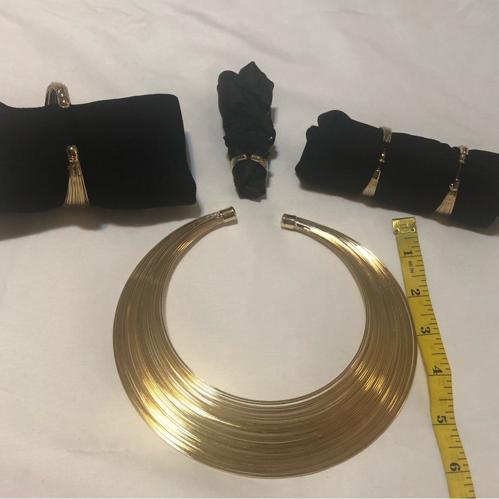 Elegant Gold Jewelry Set NWOT - Picture 3 of 3
